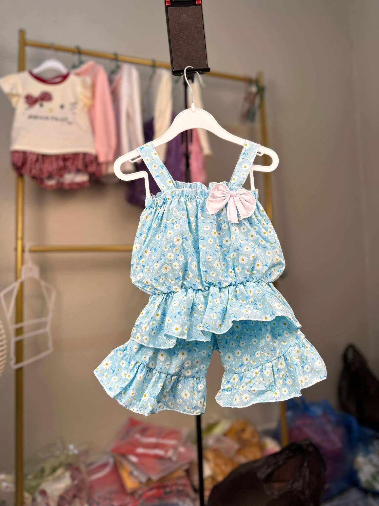 ເສື້ອຜ້າເຢັນໆ